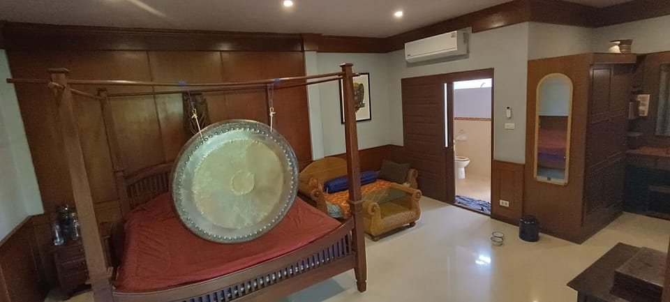 Deluxe Suite, Balcony, Sea View | In-room safe, free WiFi, bed sheets