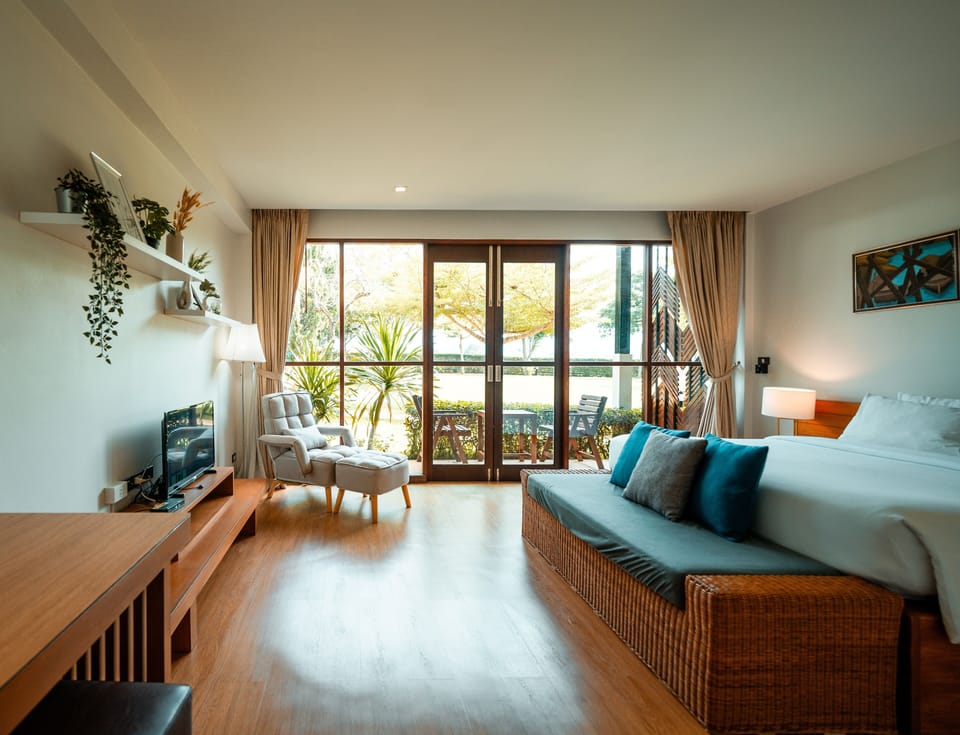 Deluxe Room, Mountain View | Premium bedding, desk, free WiFi, bed sheets