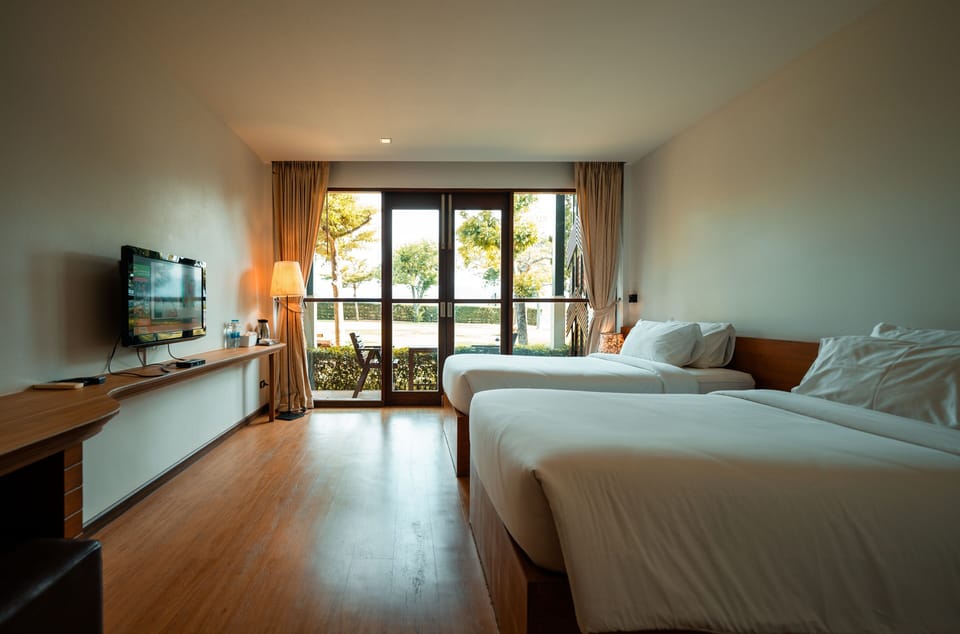 Standard Twin Room, Mountain View | Premium bedding, desk, free WiFi, bed sheets