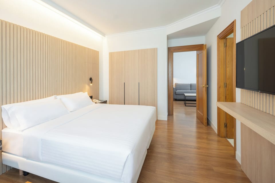Minibar, in-room safe, desk, soundproofing
