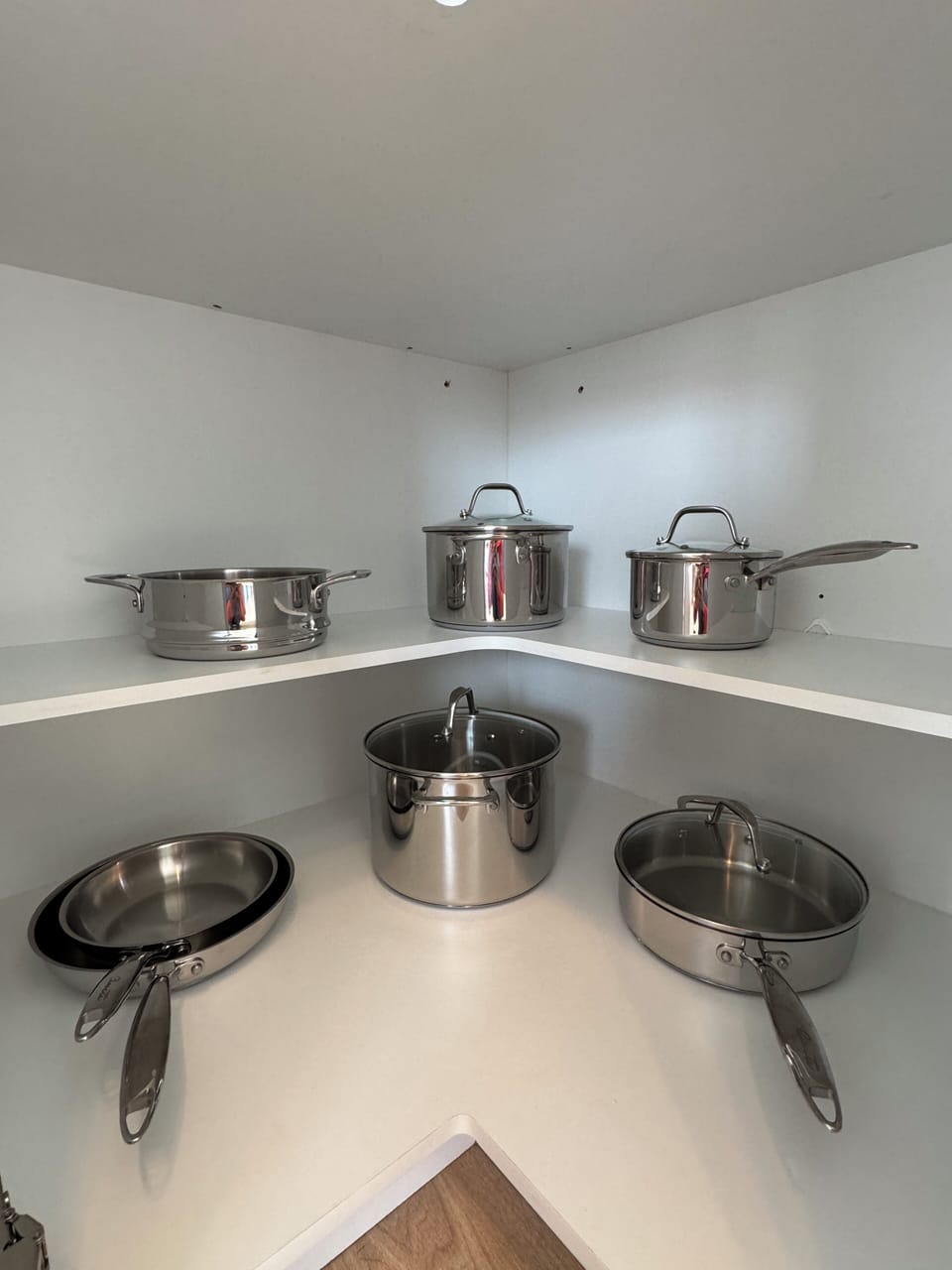 Executive Cottage | Memory foam beds, iron/ironing board, free WiFi, bed sheets