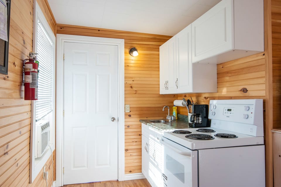 Studio | Private kitchen | Microwave, oven, stovetop, coffee/tea maker