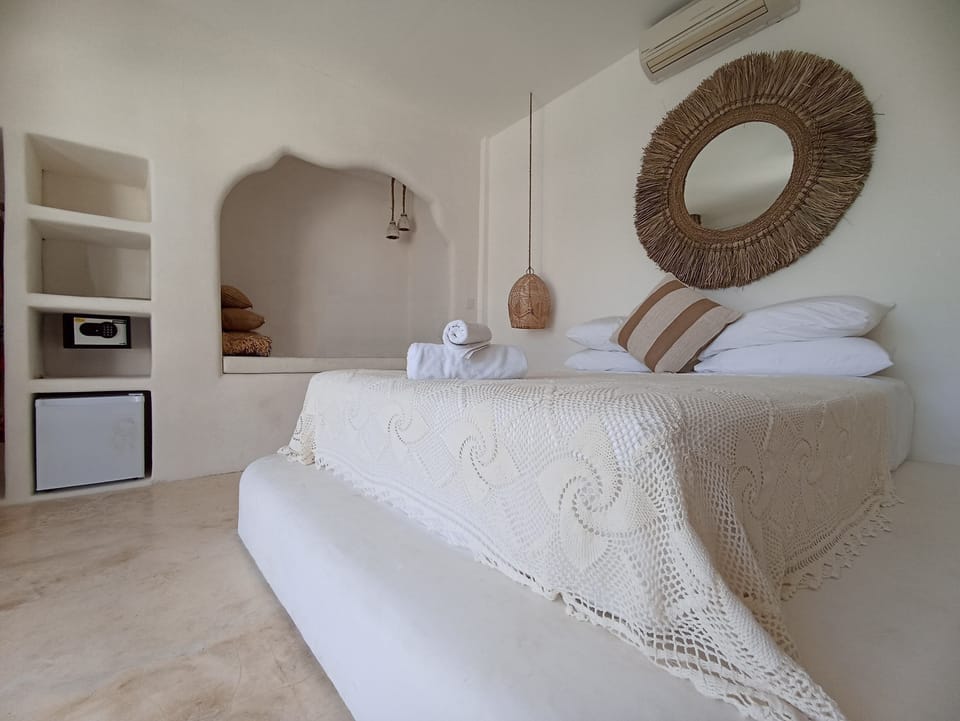 Premier Room, Pool View | In-room safe, desk, free WiFi, bed sheets