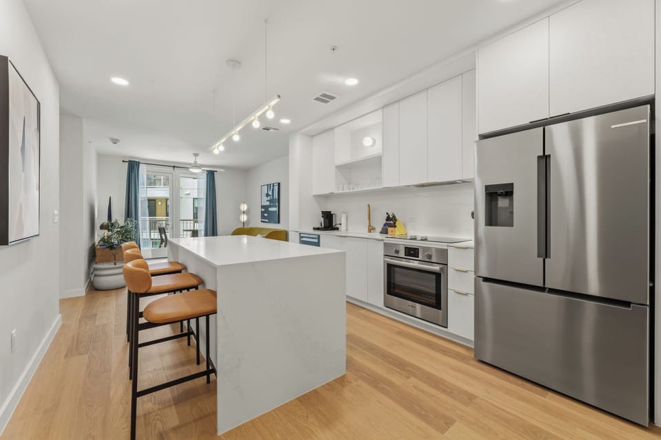 Modern, fully equipped kitchen stocked with all the essentials.