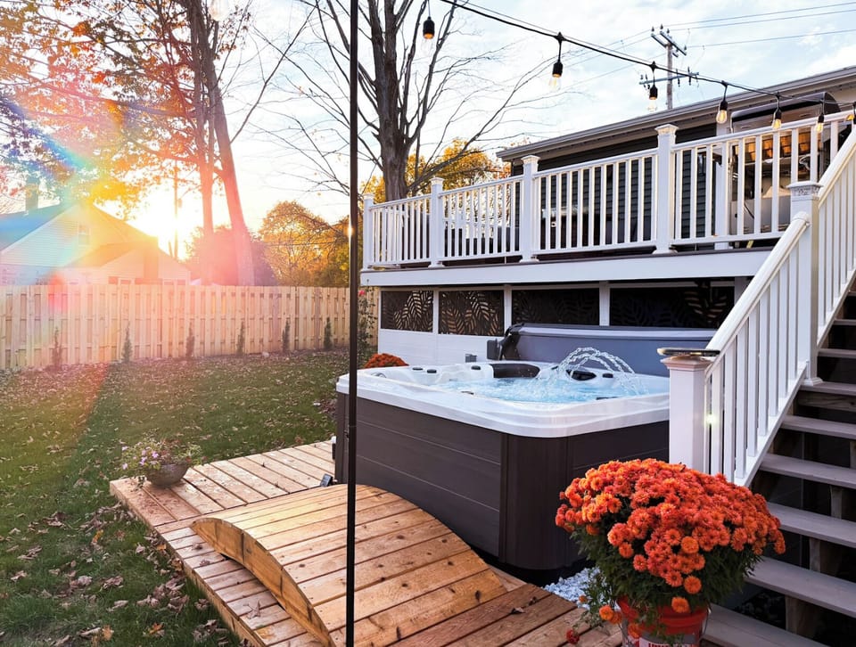 Outdoor spa tub