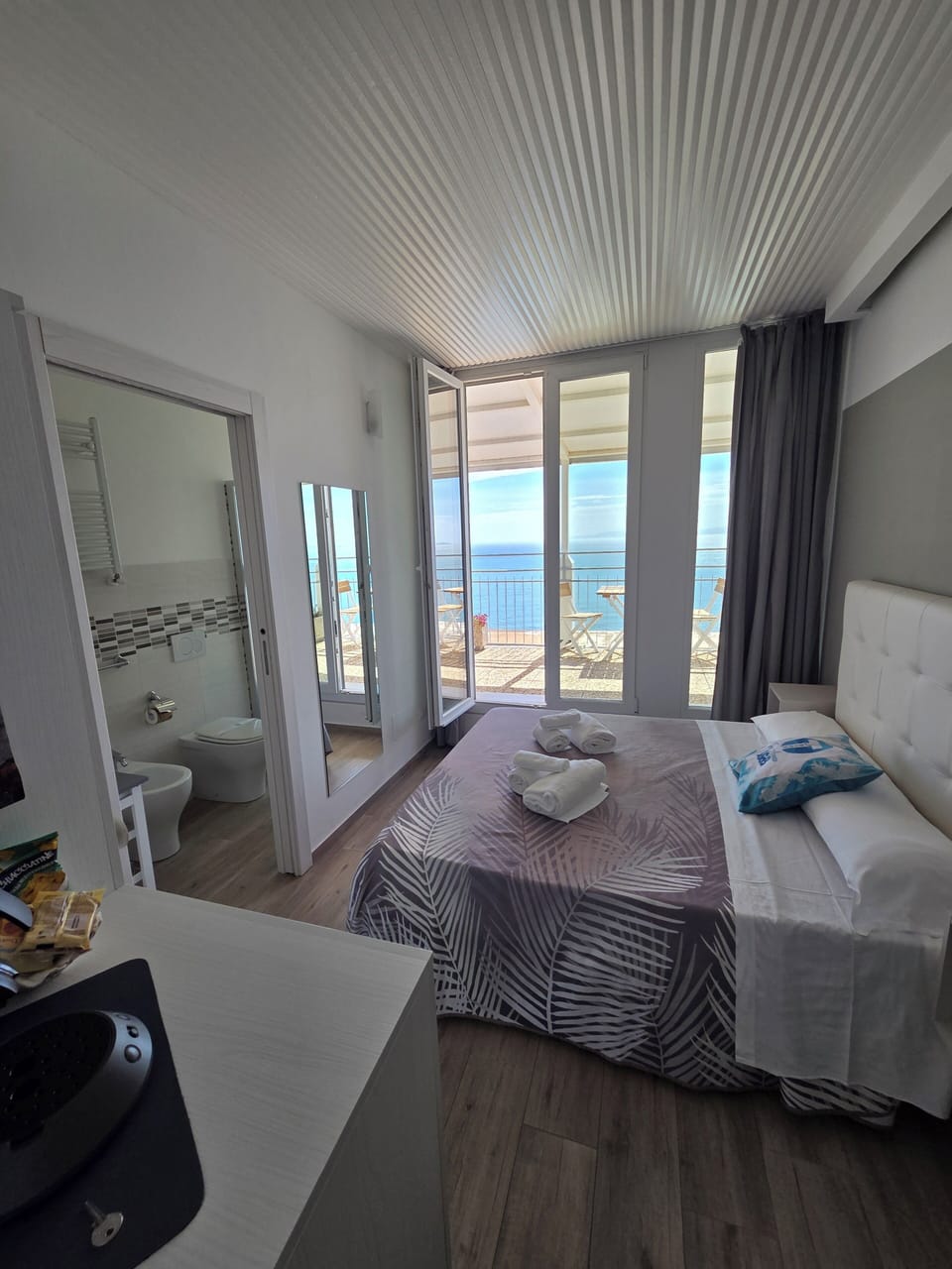Panoramic Room, Terrace, Sea View | Interior detail