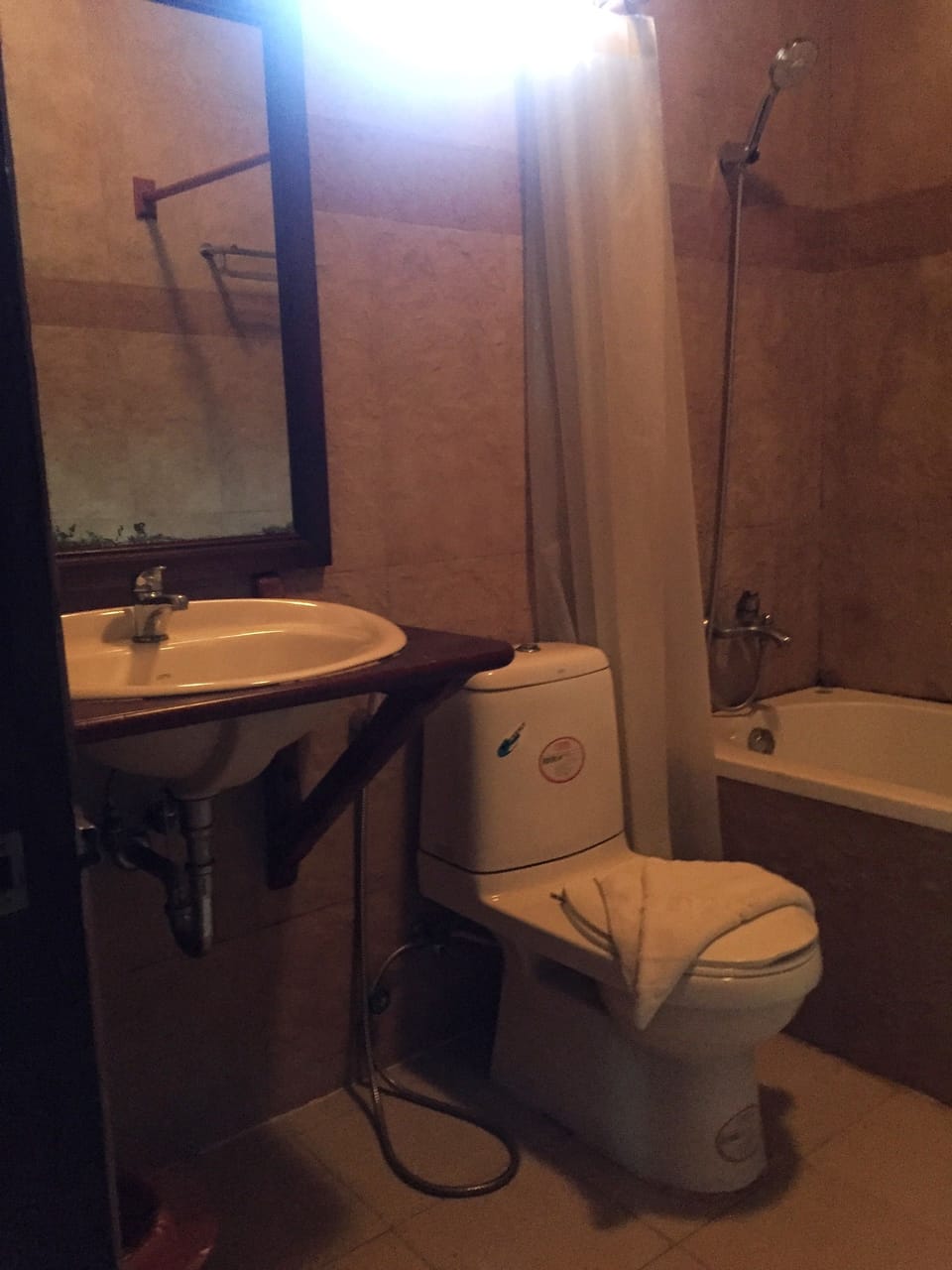 Deluxe Double Room | Bathroom | Free toiletries, hair dryer, slippers, towels