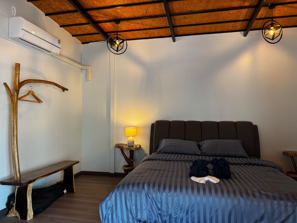 Economy Double Room, Sea View | Blackout drapes, WiFi (free)