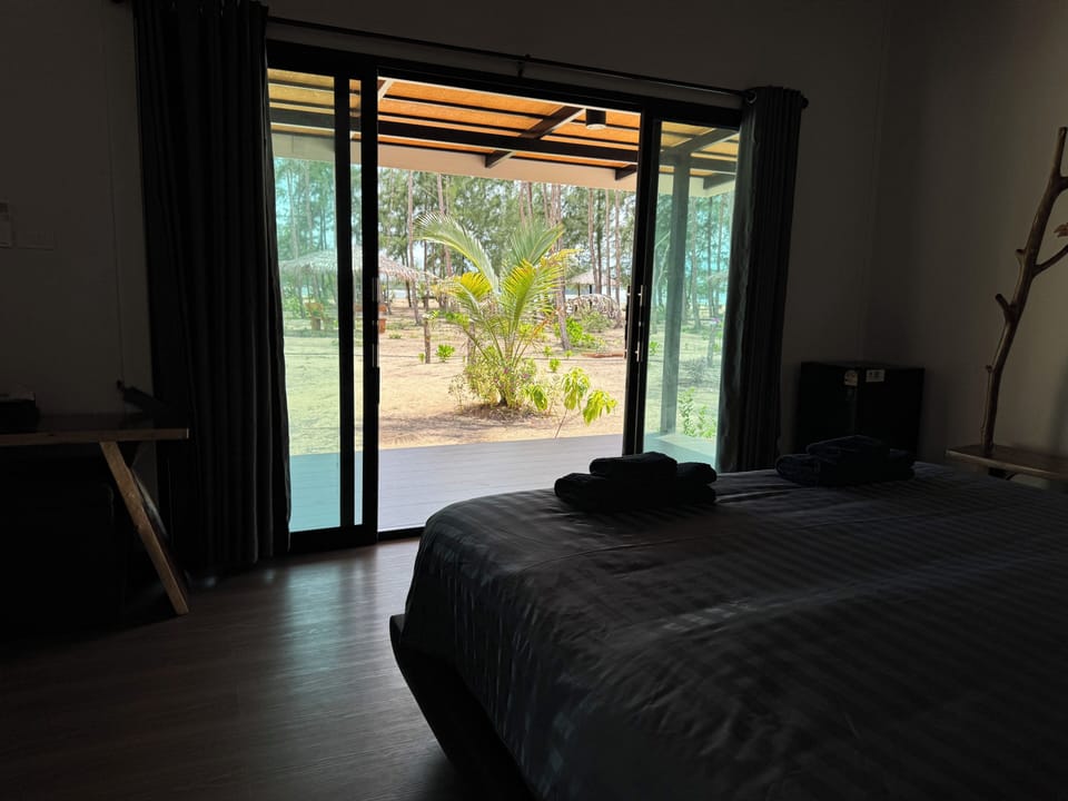 Economy Double Room, Sea View | Blackout drapes, WiFi (free)