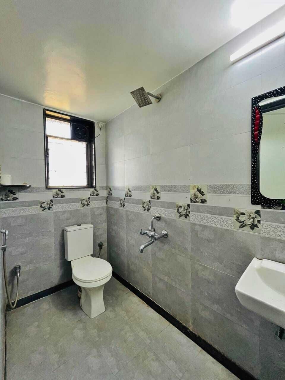 Super Deluxe Room | Bathroom | Free toiletries, towels, soap, shampoo