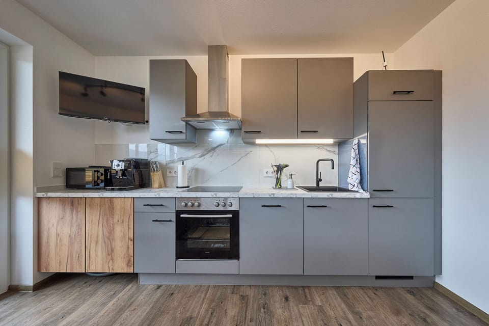 Comfort Apartment, 2 Bedrooms, Mountain View | Private kitchen | Coffee/tea maker, electric kettle