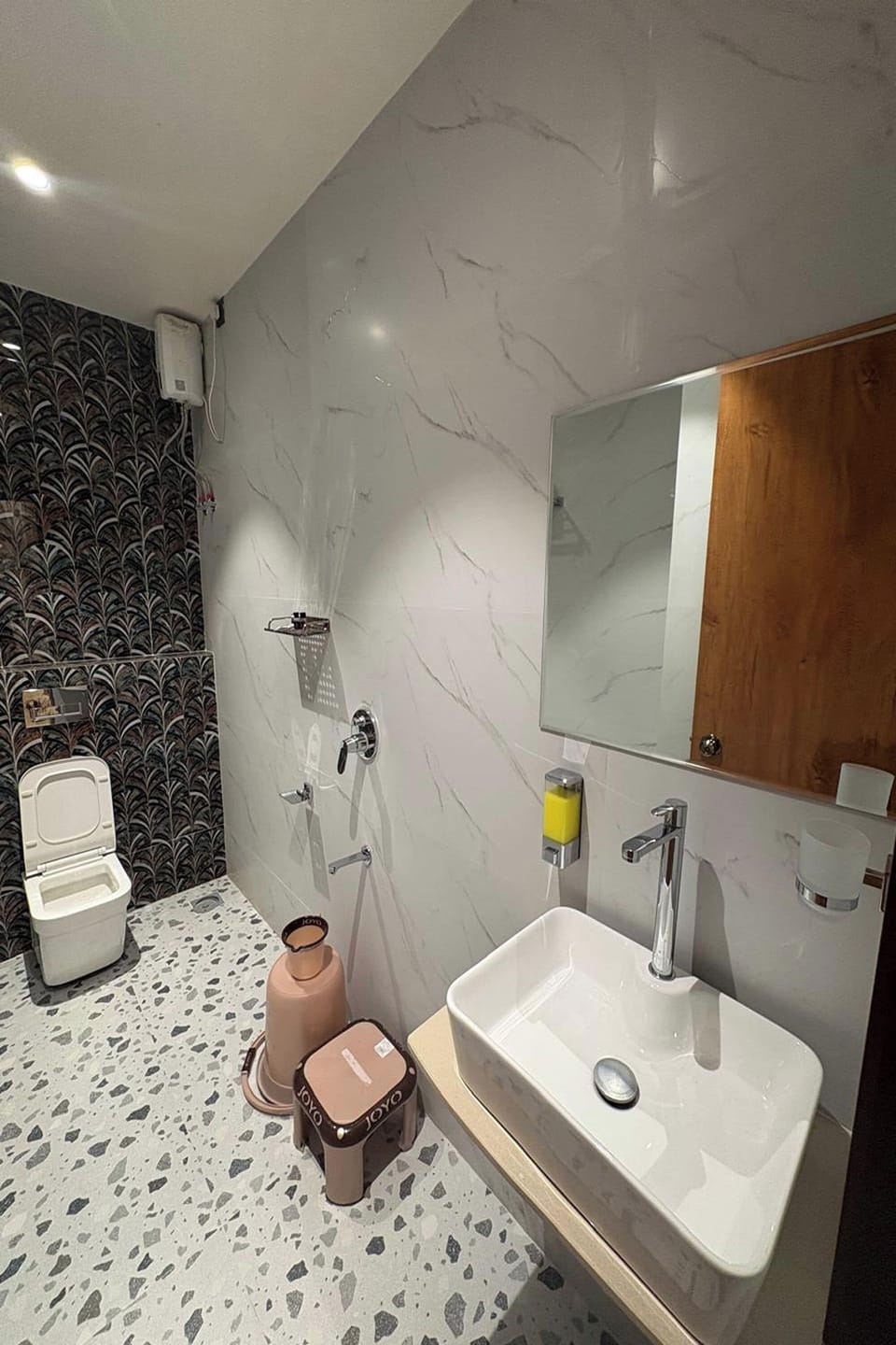 Premium Room | Bathroom | Shower, free toiletries, towels