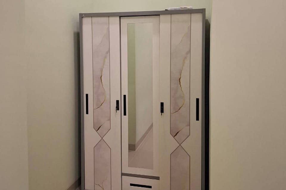 Standard Room | Desk, iron/ironing board (on request), WiFi (free)