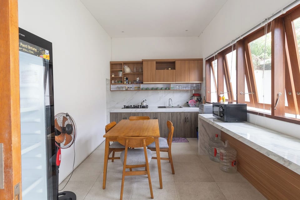 Deluxe Double Room | Private kitchen | Fridge, microwave, dining tables