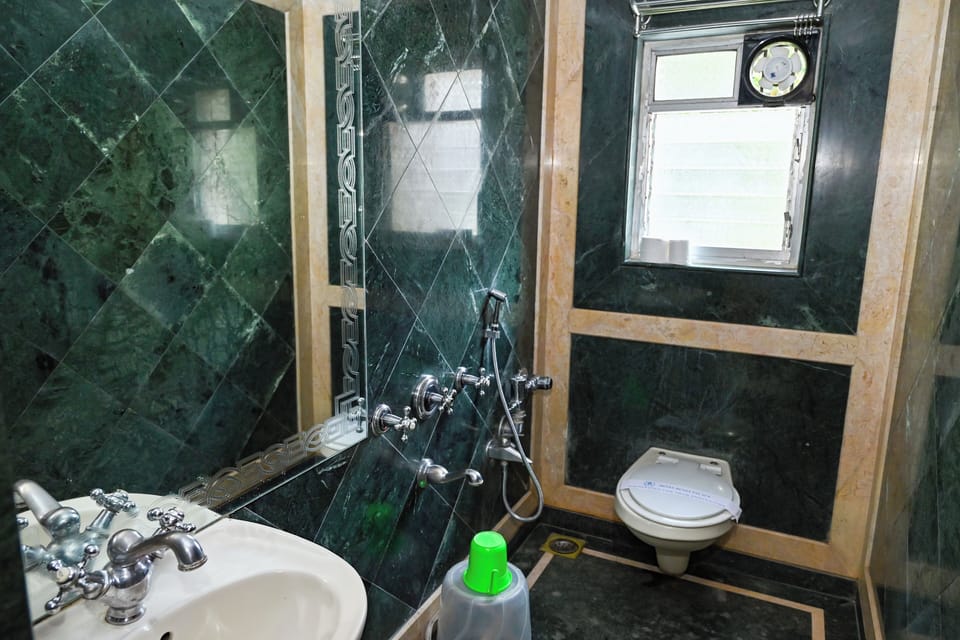 Standard Room | Bathroom