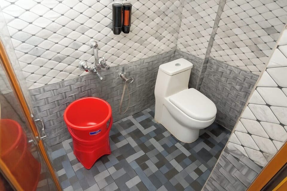 Towels, soap, shampoo, toilet paper