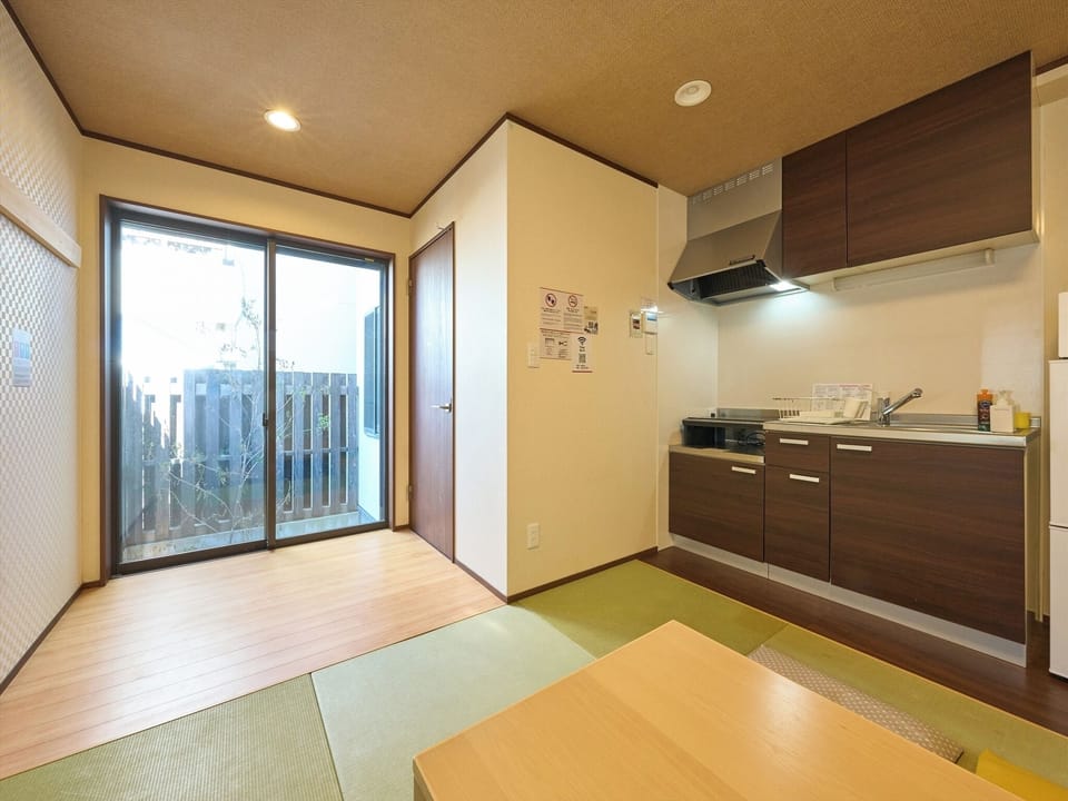Basic Apartment | Living area | LCD TV
