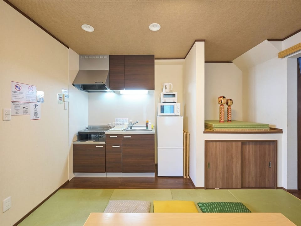 Basic Apartment | Private kitchen | Microwave, stovetop, cookware/dishes/utensils, freezer