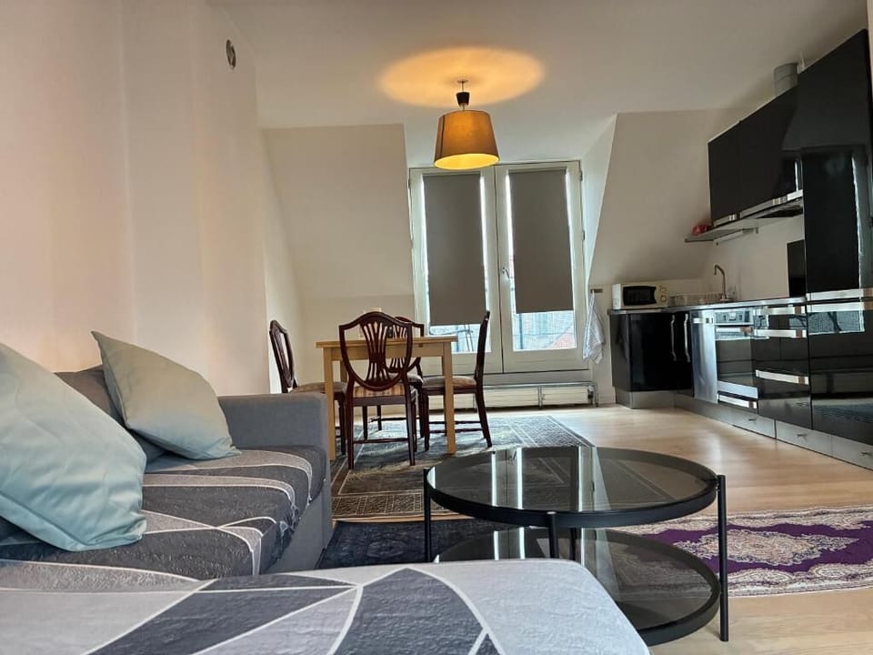 Apartment, 3 Bedrooms, Balcony | Living area