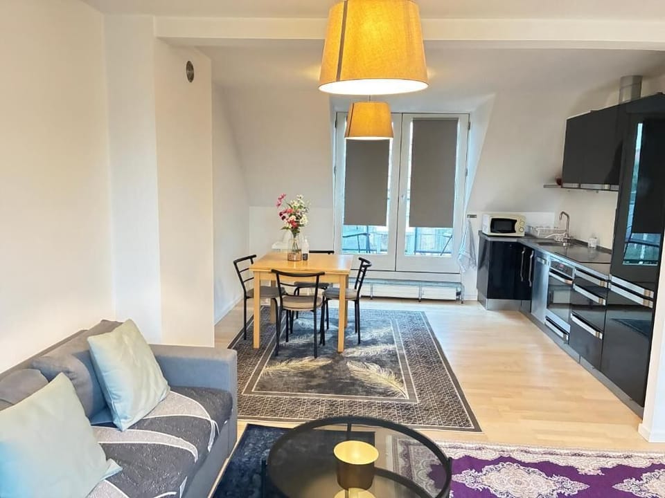 Apartment, 3 Bedrooms, Smoking, Balcony | Dining room