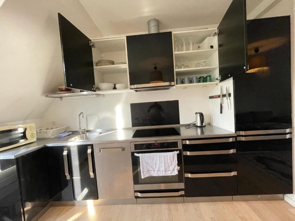 Apartment, 3 Bedrooms, Balcony | Interior
