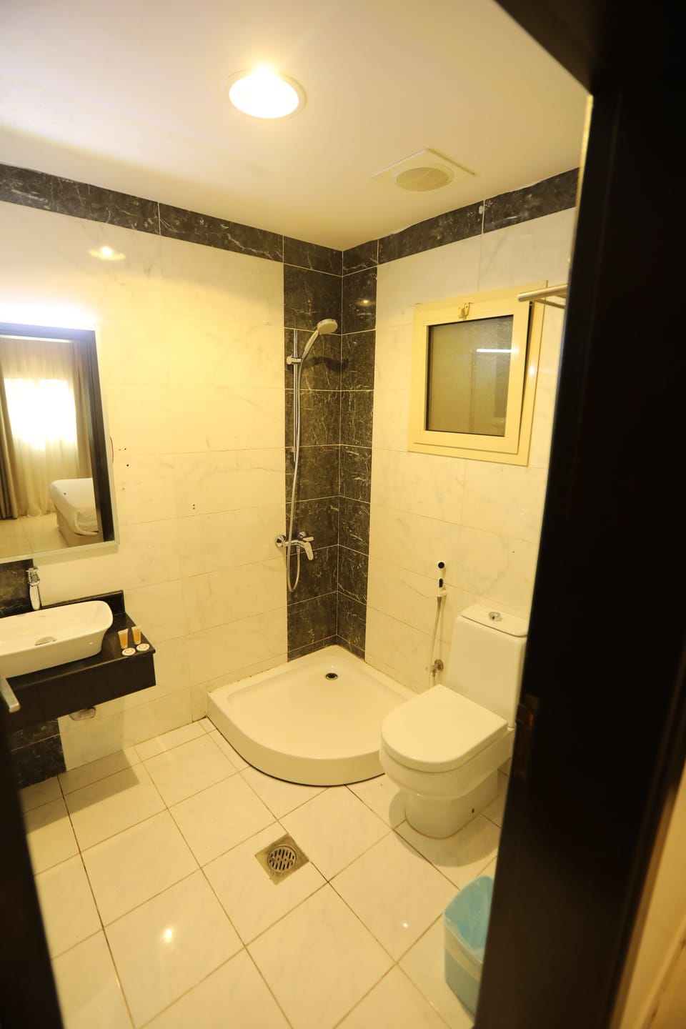 Single Room | Bathroom | Hair dryer, slippers, towels, soap