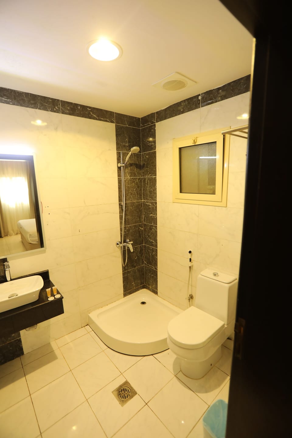 Single Room | Bathroom | Hair dryer, slippers, towels, soap