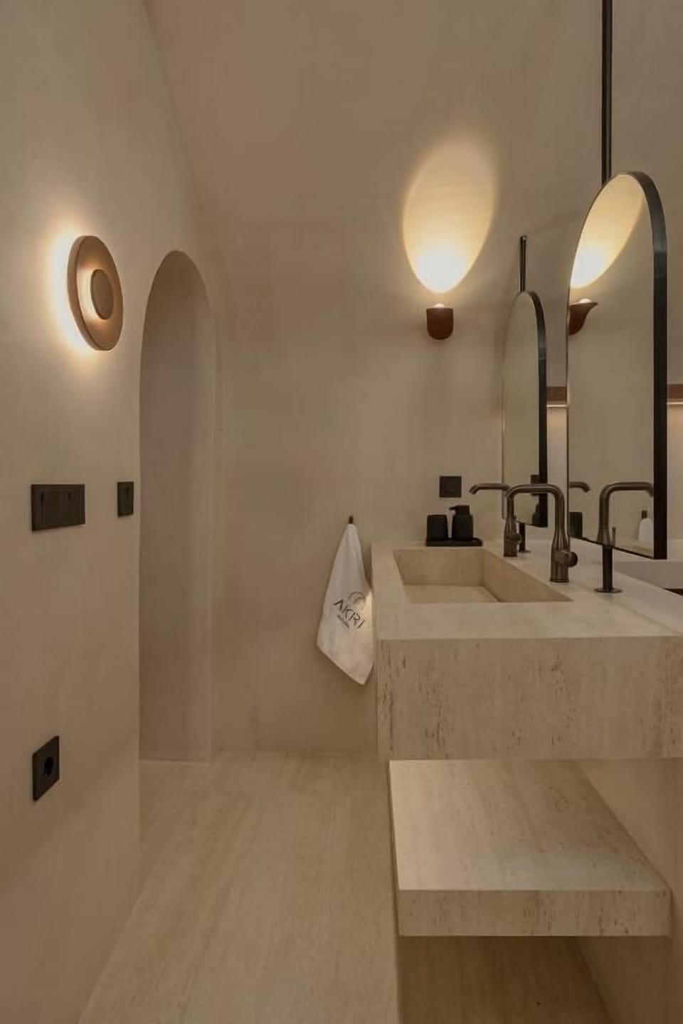 Akri 3 | Bathroom | Hair dryer, towels, soap, shampoo