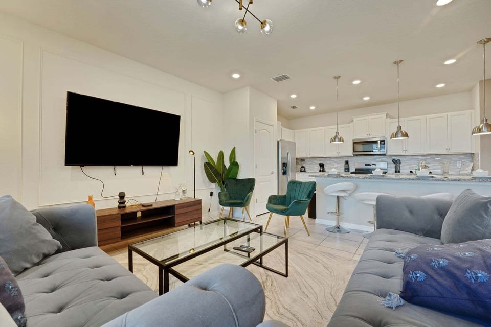 Townhome, 5 Bedrooms | Living area