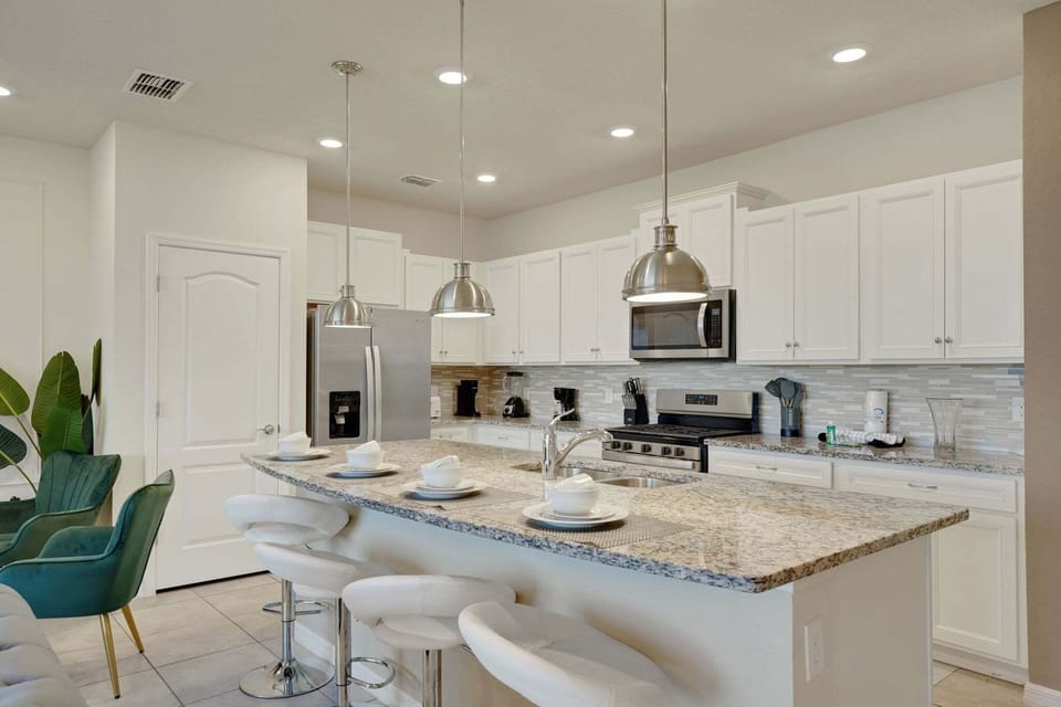 Townhome, 5 Bedrooms | Private kitchen | Fridge, oven, toaster