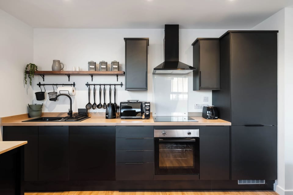 Deluxe Apartment, 2 Bedrooms, Non Smoking | Private kitchen | Toaster