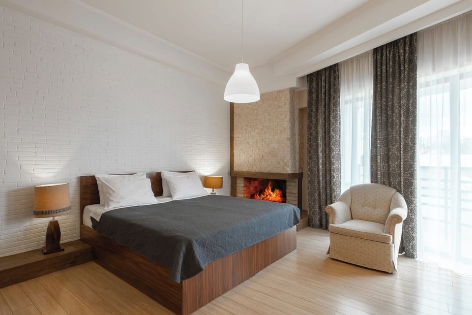 In-room safe, soundproofing, free WiFi, bed sheets