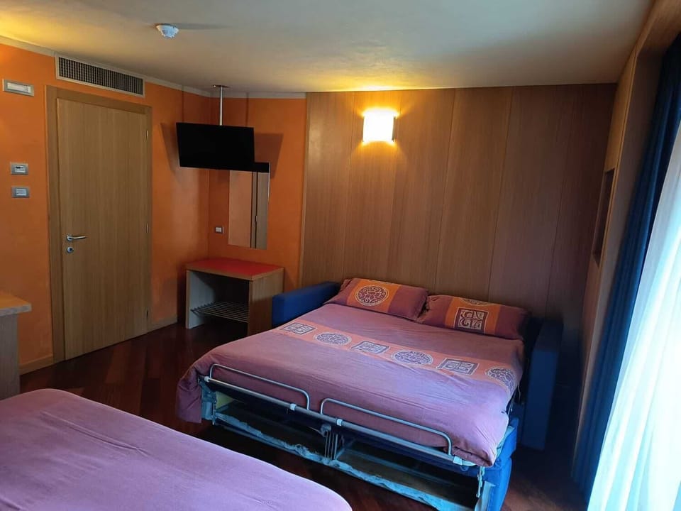 Superior Quadruple Room | In-room safe, desk, blackout drapes, soundproofing