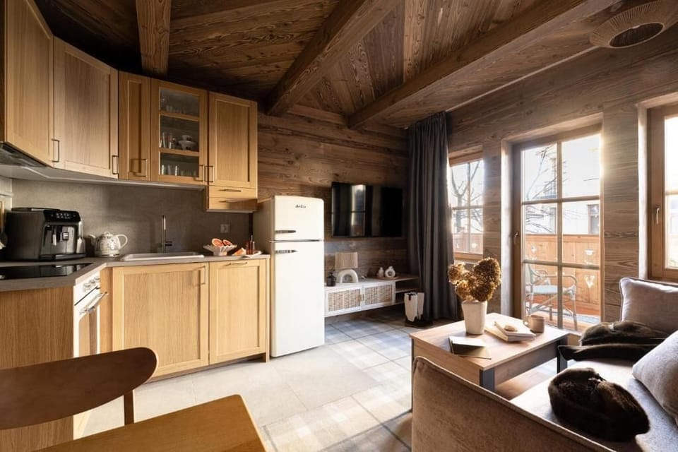 Deluxe Apartment, Balcony, City View | Private kitchen | Coffee/tea maker, electric kettle