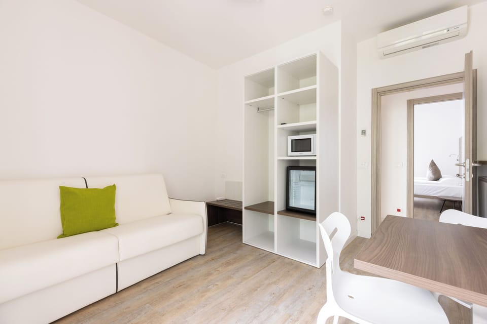In-room safe, desk, soundproofing, cribs/infant beds