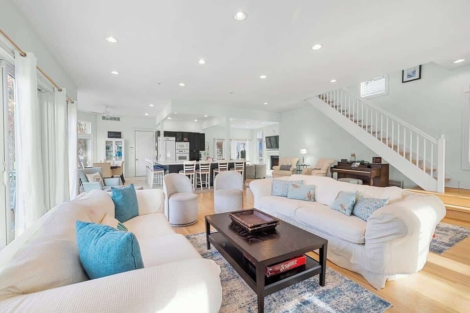 Come together with family and friends in our bright, open social spaces.