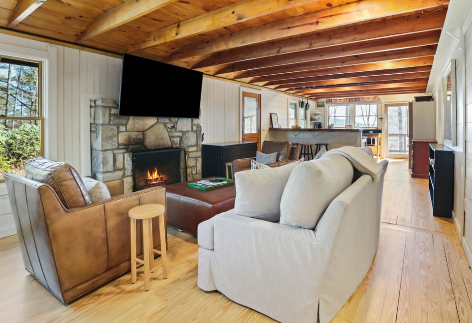 Find your pause button at Sky Ranch.  Wrapped in wood and warmed by the fire, this Cashiers retreat is where stillness settles in. Whether it's a slow morning with mountain views or a quiet night by the hearth, every moment invites rest, ease, and deep exhale.