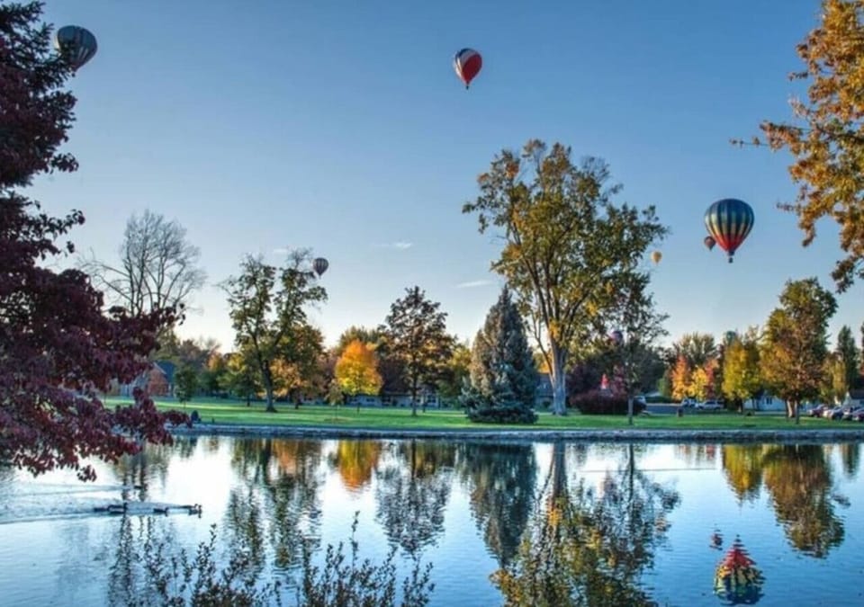 Pioneer Park – 15 min walk - Walla Walla`s largest park offers walking paths, historic bandstand, playgrounds, and the Aviary with exotic birds. Great for morning jogs or leisurely picnics.