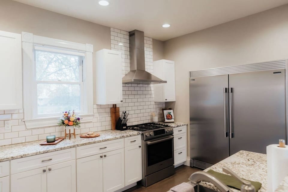 Main House: Fully equipped for home-cooked meals.
