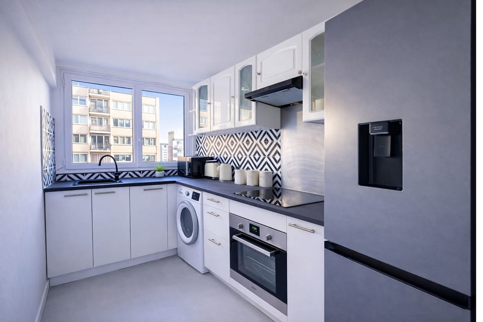 Apartment | Private kitchen | Fridge, microwave, oven, stovetop