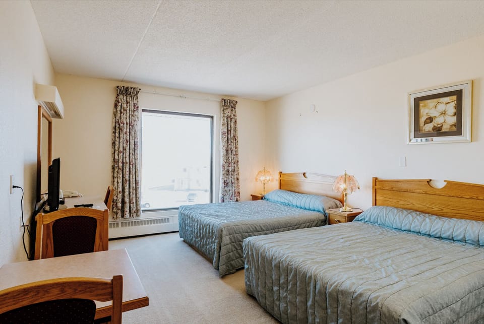Room, 2 Queen Beds | WiFi (free)