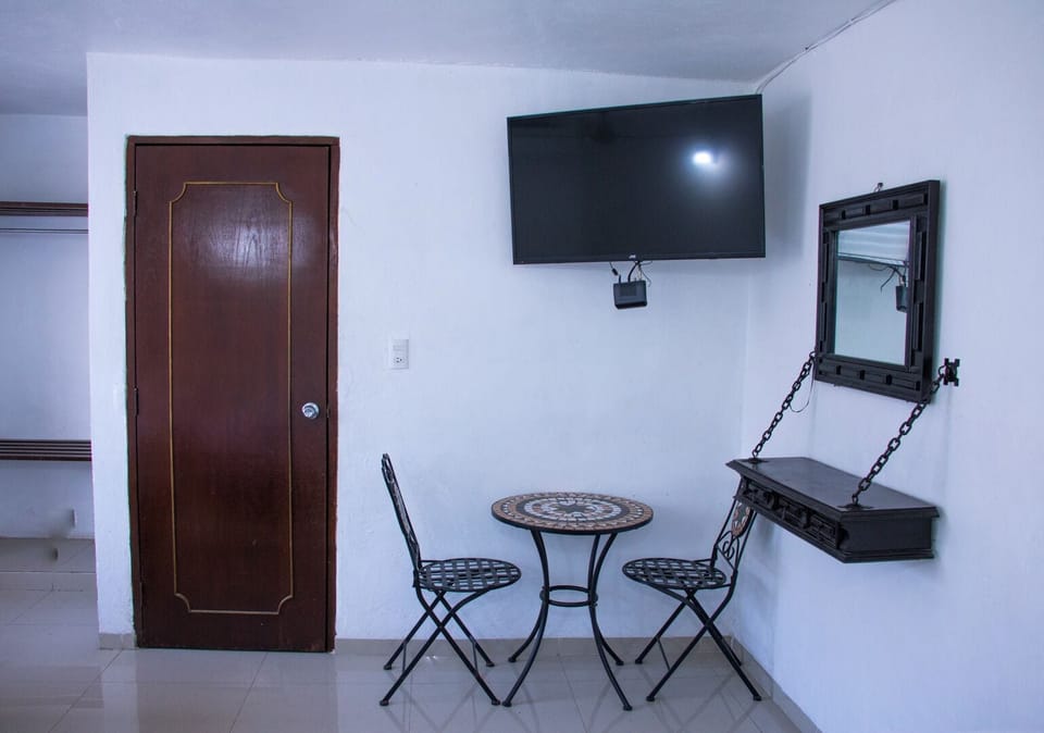 Family Room | WiFi (free), bed sheets