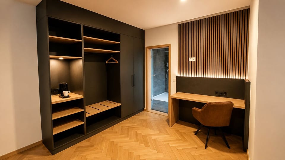 Junior Suite | In-room safe, desk, laptop workspace, blackout drapes