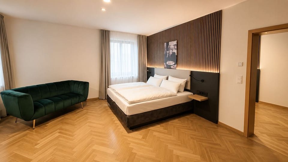 Junior Suite | In-room safe, desk, laptop workspace, blackout drapes