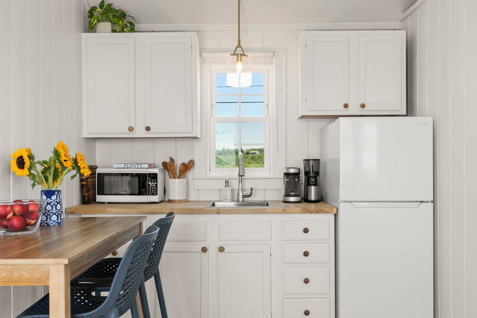 Charming, well-furnished kitchen