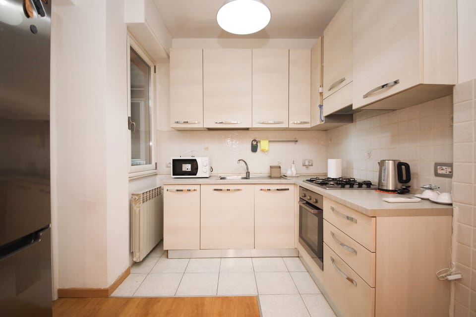 Apartment (2 Bedrooms) | Private kitchen | Microwave, electric kettle