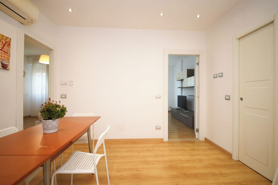 Apartment (2 Bedrooms) | Living area