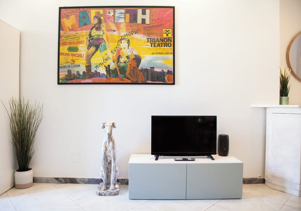 Studio (0 Bedroom) | Living area | 32-inch TV with cable channels