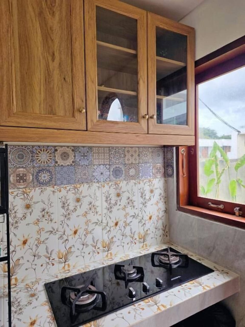 Shared fridge, microwave, dishwasher, cookware/dishes/utensils