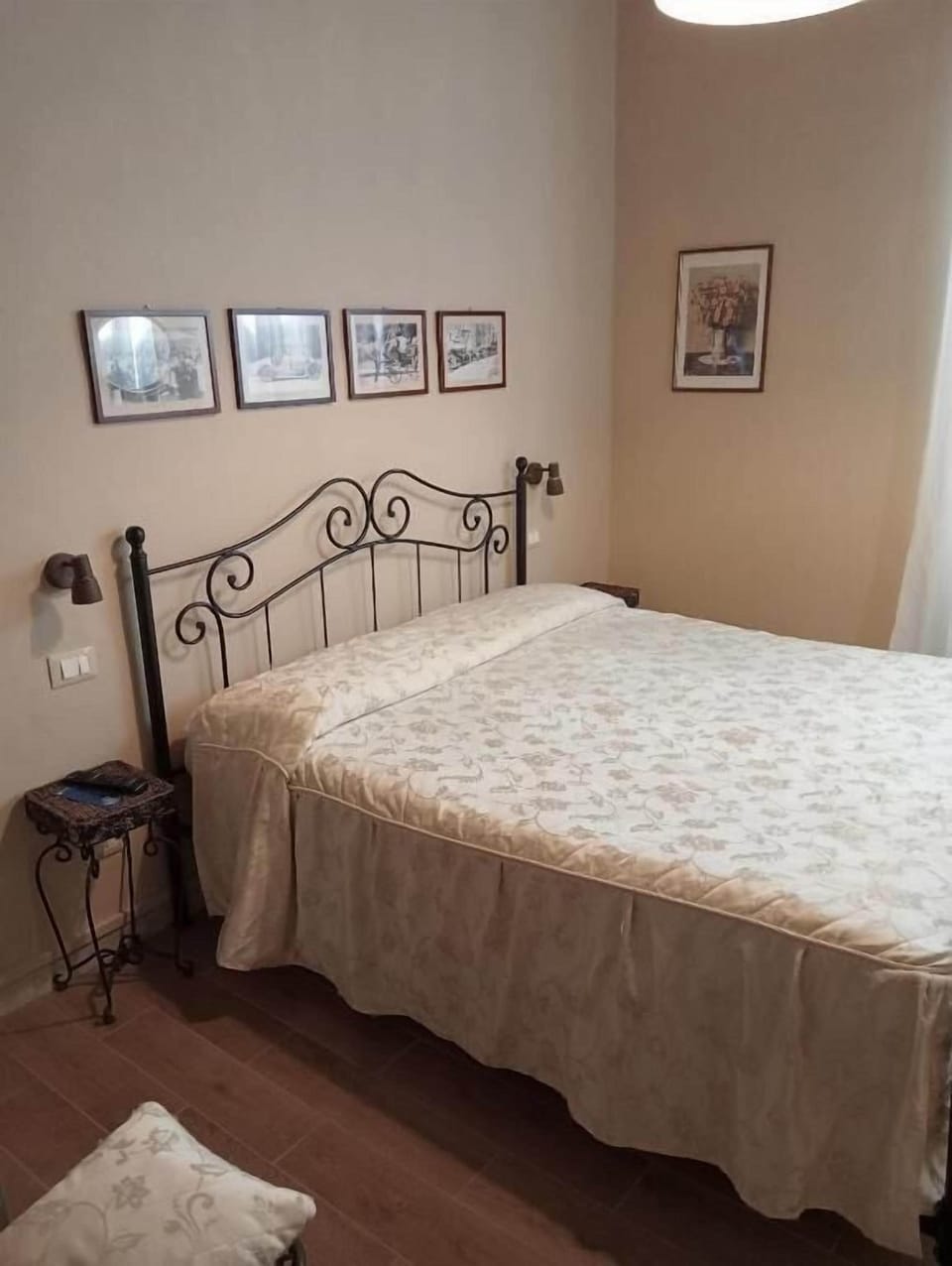 Standard Double Room, 1 Double Bed | In-room safe, desk, laptop workspace, free WiFi